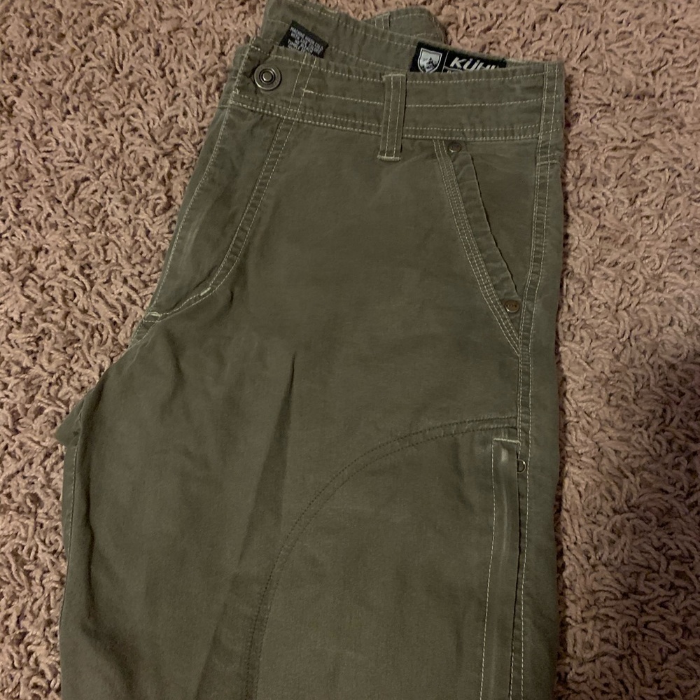 men’s green shorts